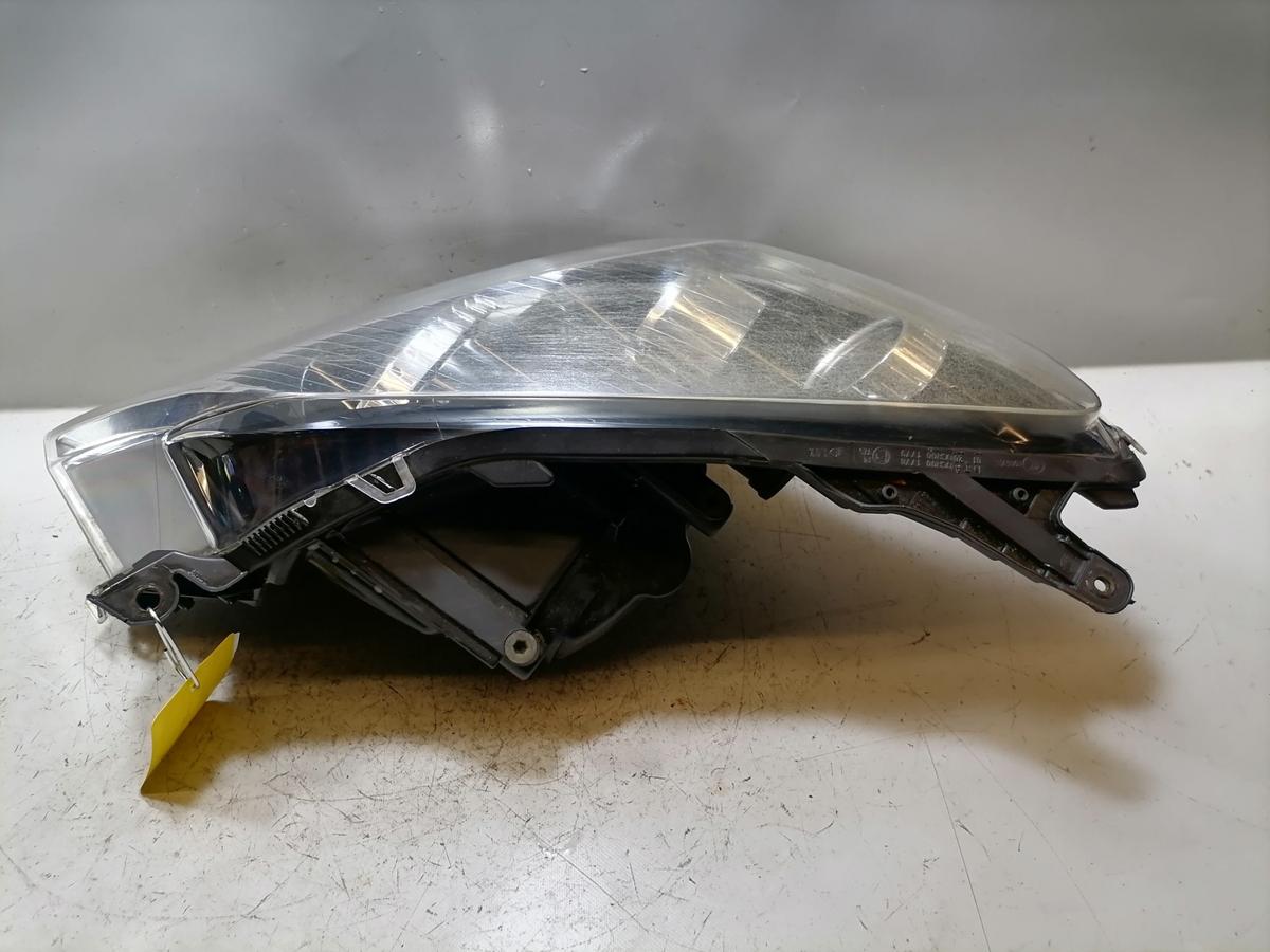 Opel Astra H original Xenonscheinwerfer rechts mit Kurvenlich schwarzer Hintergrund Bj.2009